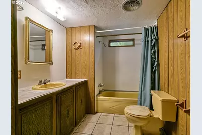 22069 Erica Dr, Aurora, OR 97002 - Photo 11
