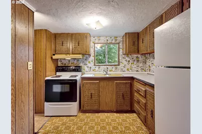 22069 Erica Dr, Aurora, OR 97002 - Photo 7