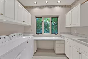 2574 W 28th Ave, Eugene, OR 97405 - Photo 17