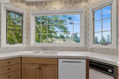 2574 W 28th Ave, Eugene, OR 97405 - Photo 11