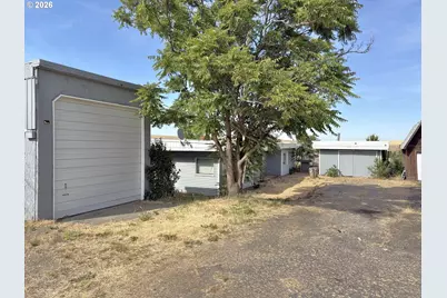 40 NE Mount Hebron Dr, Pendleton, OR 97801 - Photo 1