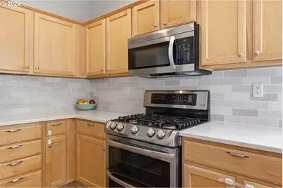 2528 N Roger Smith Dr, Newberg, OR 97132 - Photo 11