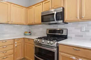 2528 N Roger Smith Dr, Newberg, OR 97132 - Photo 11