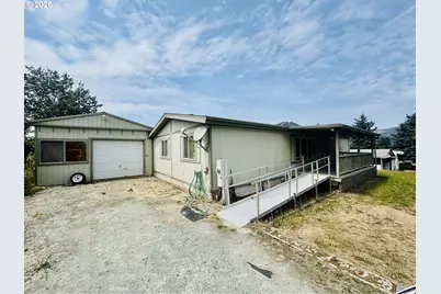 131 Allan St, Myrtle Creek, OR 97457 - Photo 1