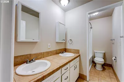 3560 SW Vista Dr, Portland, OR 97225 - Photo 21