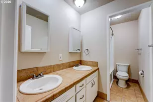 3560 SW Vista Dr, Portland, OR 97225 - Photo 21