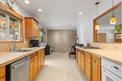 12955 SW Evergreen St, Beaverton, OR 97005 - Photo 11