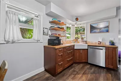 4902 NE 78th Ave, Portland, OR 97218 - Photo 11