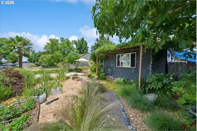 4902 NE 78th Ave, Portland, OR 97218 - Photo 3