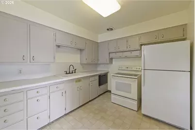 3828 NE 75th Ave, Portland, OR 97213 - Photo 9