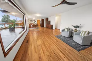410 Pleasant Ave, Astoria, OR 97103 - Photo 9
