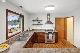 410 Pleasant Ave, Astoria, OR 97103 - Photo 13