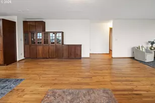 410 Pleasant Ave, Astoria, OR 97103 - Photo 3