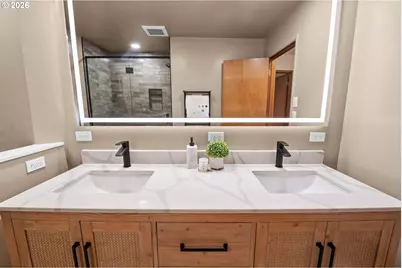 410 Pleasant Ave, Astoria, OR 97103 - Photo 25
