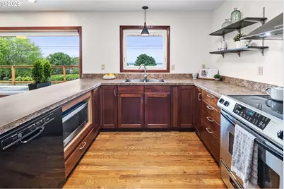 410 Pleasant Ave, Astoria, OR 97103 - Photo 9