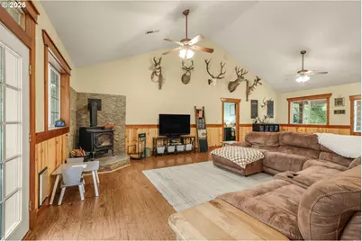 824 W Central Ave, Gates, OR 97346 - Photo 7