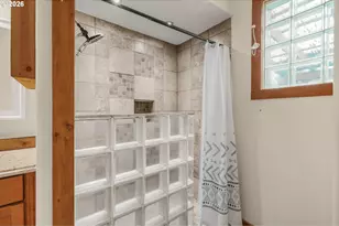 824 W Central Ave, Gates, OR 97346 - Photo 25