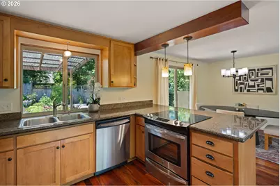 2670 E Windsor Cir, Eugene, OR 97405 - Photo 9