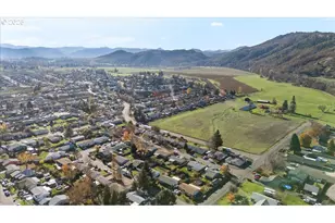 315 Columbia Loop Rd, Roseburg, OR 97471 - Photo 21