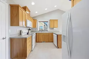 415 Maple Ct, Mount Angel, OR 97362 - Photo 13