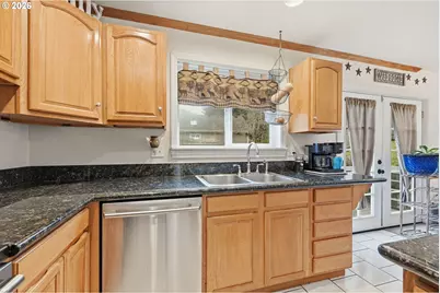 6842 Jessica Dr, Springfield, OR 97478 - Photo 9