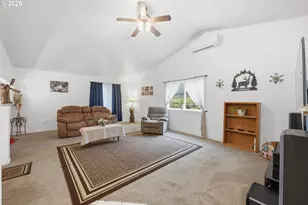6842 Jessica Dr, Springfield, OR 97478 - Photo 3
