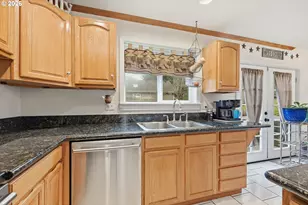 6842 Jessica Dr, Springfield, OR 97478 - Photo 11