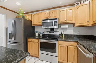 6842 Jessica Dr, Springfield, OR 97478 - Photo 9