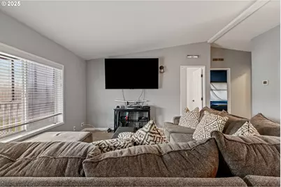 201 Heavenly Ct, Sutherlin, OR 97479 - Photo 7