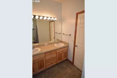 814 Henderson Rd, Hood River, OR 97031 - Photo 7