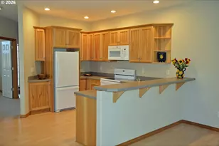 814 Henderson Rd, Hood River, OR 97031 - Photo 3