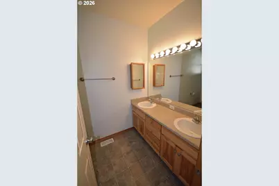 814 Henderson Rd, Hood River, OR 97031 - Photo 9