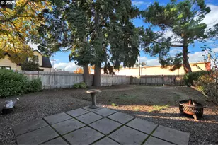 728 E Whiteaker Ave, Cottage Grove, OR 97424 - Photo 23