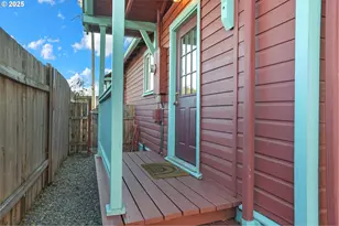 728 E Whiteaker Ave, Cottage Grove, OR 97424 - Photo 27