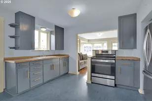 728 E Whiteaker Ave, Cottage Grove, OR 97424 - Photo 11