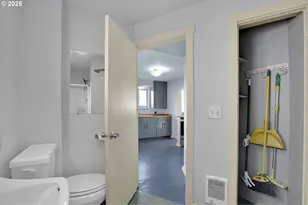 728 E Whiteaker Ave, Cottage Grove, OR 97424 - Photo 19