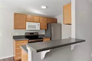 697 NE 162nd Ave, Portland, OR 97230 - Photo 9