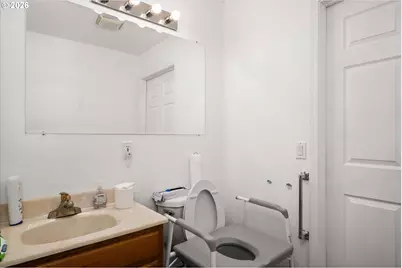 805 Queens Ave, Creswell, OR 97426 - Photo 17