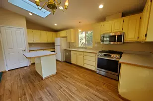 862 Autumn Ln, Glendale, OR 97442 - Photo 3