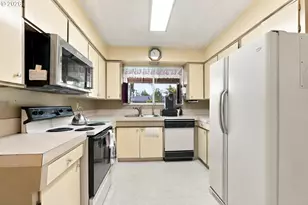 142 NE 10th Ave, Canby, OR 97013 - Photo 9