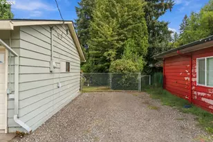 142 NE 10th Ave, Canby, OR 97013 - Photo 3