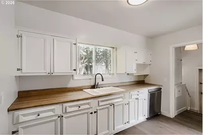 8807 NE Sacramento St, Portland, OR 97220 - Photo 11