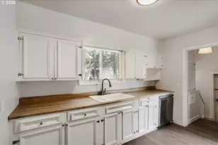 8807 NE Sacramento St, Portland, OR 97220 - Photo 11
