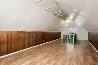 8807 NE Sacramento St, Portland, OR 97220 - Photo 13