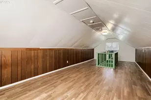 8807 NE Sacramento St, Portland, OR 97220 - Photo 13