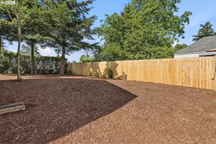 11641 NE Siskiyou St, Portland, OR 97220 - Photo 21