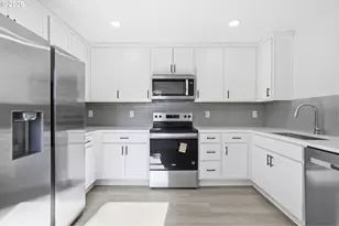 11641 NE Siskiyou St, Portland, OR 97220 - Photo 11