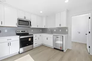 11641 NE Siskiyou St, Portland, OR 97220 - Photo 9