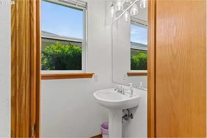 786 Edwards Ave, Coos Bay, OR 97420 - Photo 23