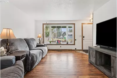 21 NE 194th Ave, Portland, OR 97230 - Photo 9